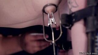 Блондинку-рабыню с противогазом замучили - порно видео
