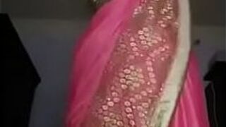 Индийская девушка раздевается во время грязного разговора - порно видео