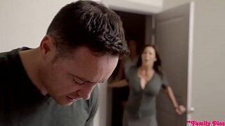 трахаю мою мачеху и мою сводную сестру - порно видео