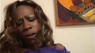 Дива Дивайн получает сливки - порно видео