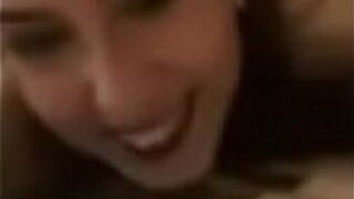 Турецкая девушка показывает сиськи и танцует на перископе - порно видео