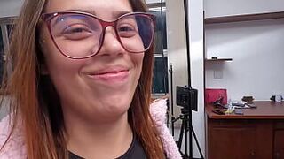 Нимфа впервые дебютирует в «Особняке Теда» - порно видео