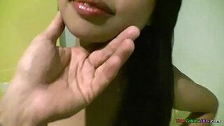 Молодая девушка встречает иностранный член - порно видео